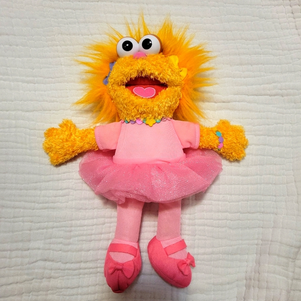 Sesame Street Zoe Yellow and Pink Stuffed Animal